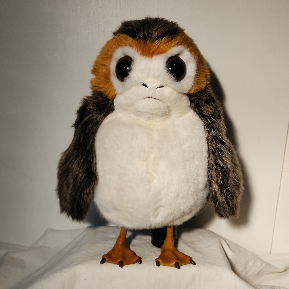 Disney Star Wars "Porg" plush puppet.